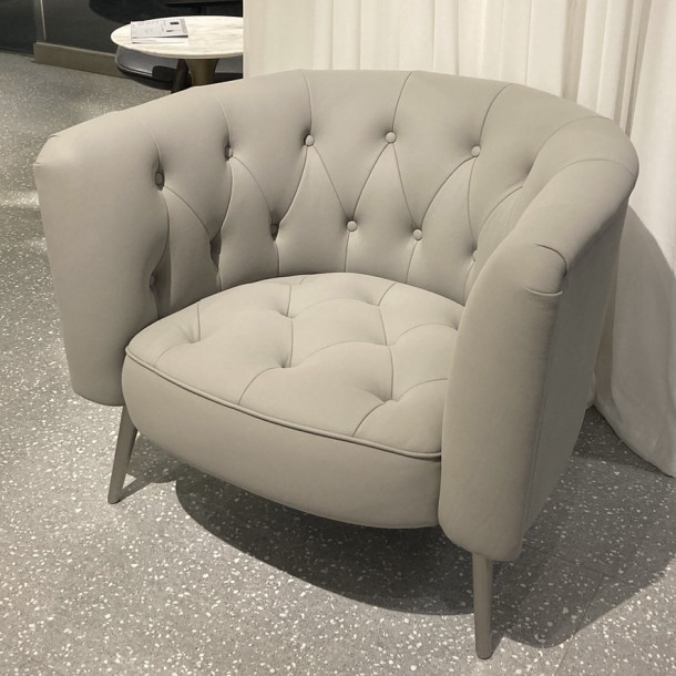 CLA-CLA Single Seater Sofa| Leather | Showroom Display
