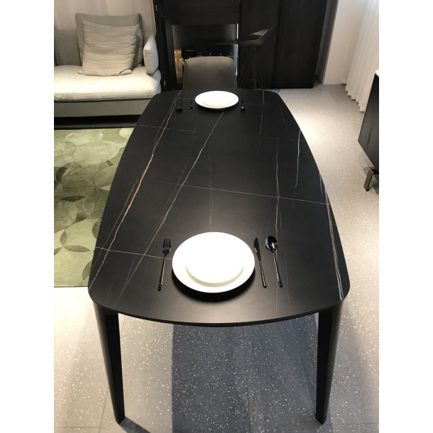 KUT-KUT Dining Table | Warehouse