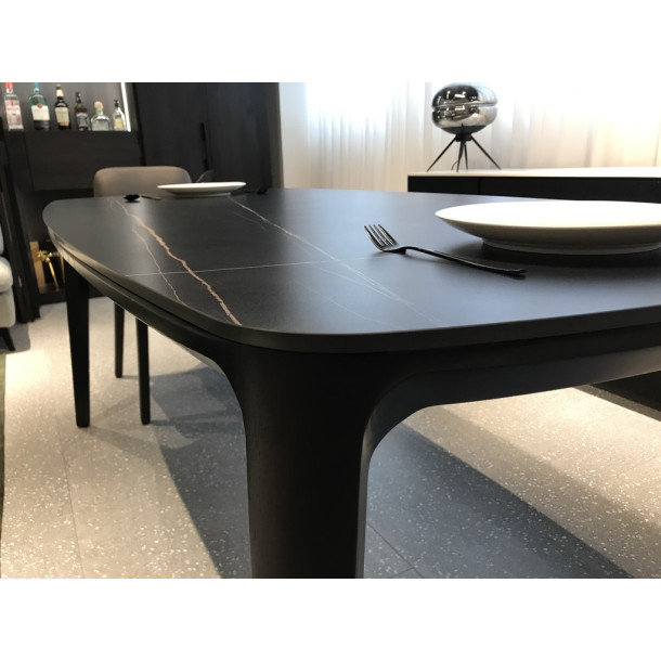 KUT-KUT Dining Table | Warehouse
