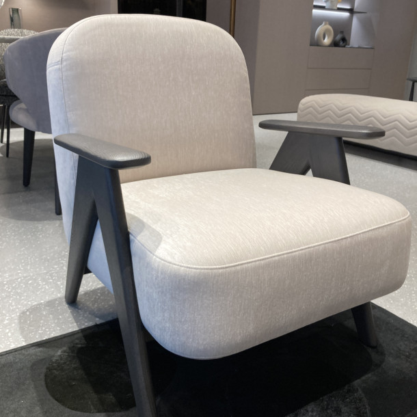 YIN-YIN Lounge Chair | CWB Showroom Display